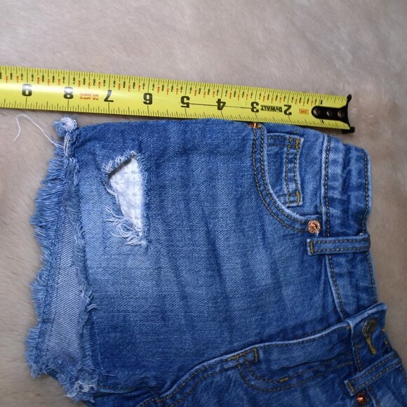 Cat & Jack Girls Denim Cut Off Shorts Size 4/5 - Picture 2 of 5